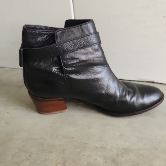 Kate Spade New York Black Leather Stacked Moto Ankle Boot Bootie Womens Sz - Picture 7 of 11